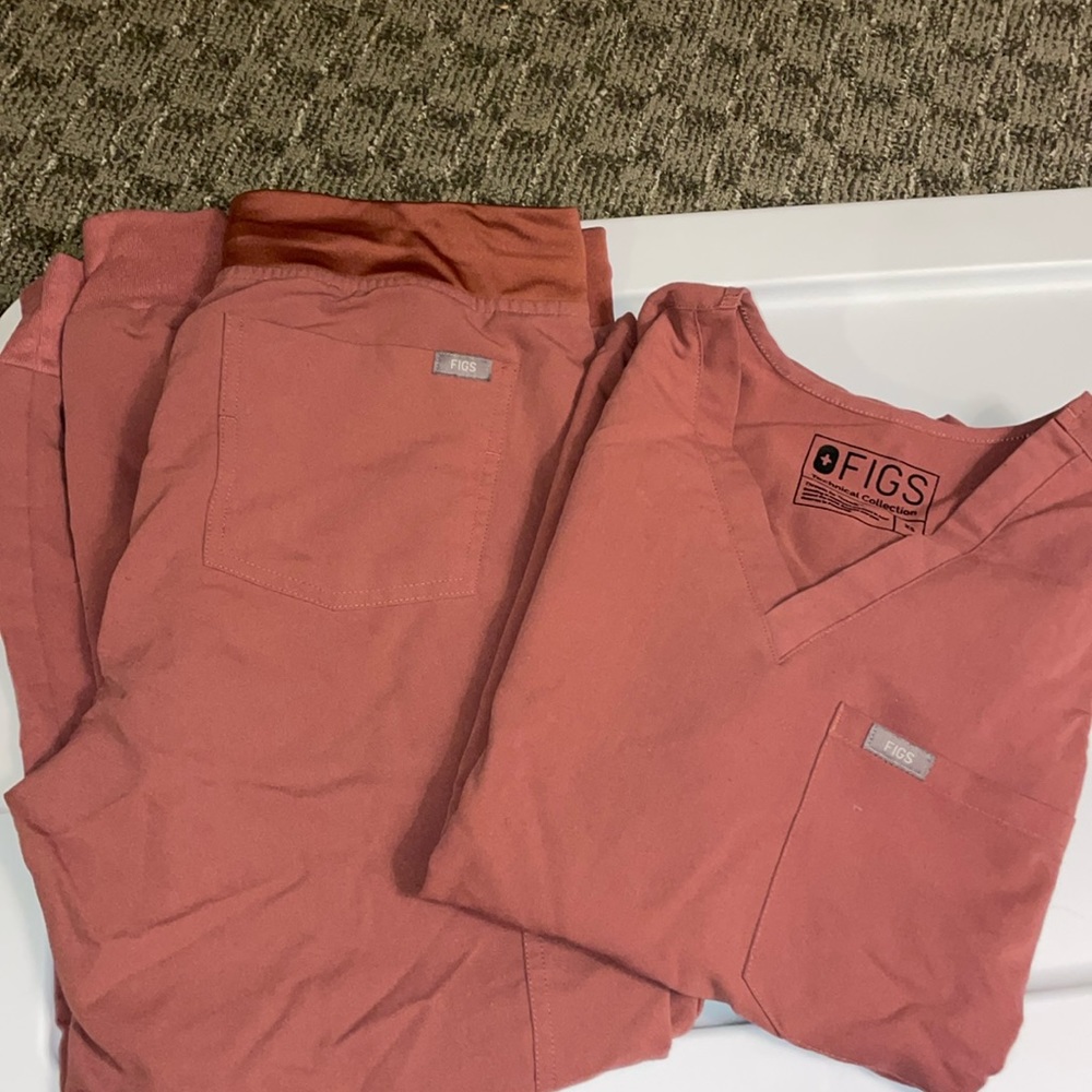 Figs scrubs